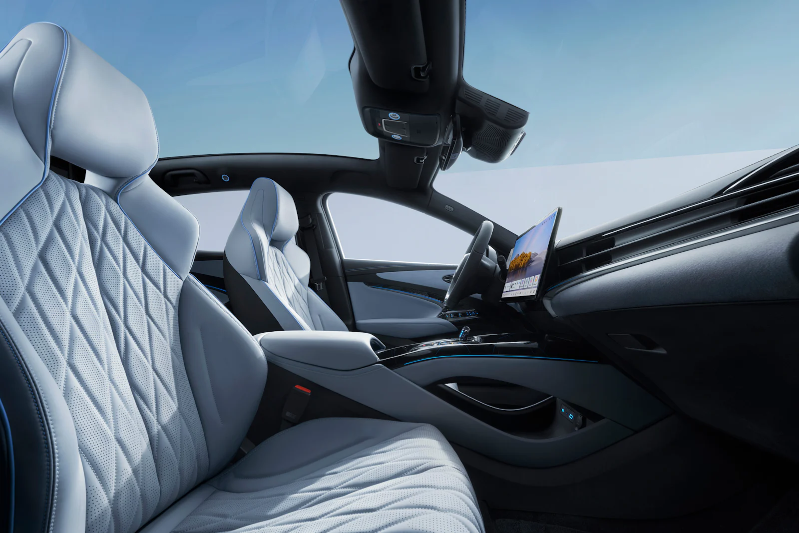 BYD SEAL 2026 foto interior blanco asientos delanteros