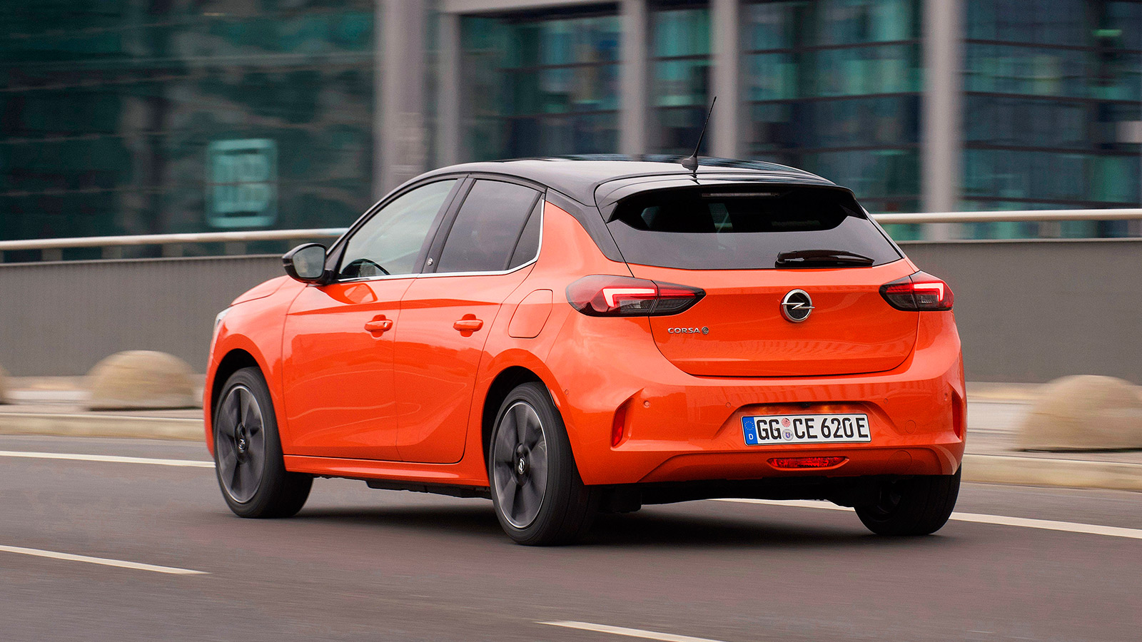 Comparativa entre Opel Corsa Electric vs Peugeot E-208 | carwow | Carwow