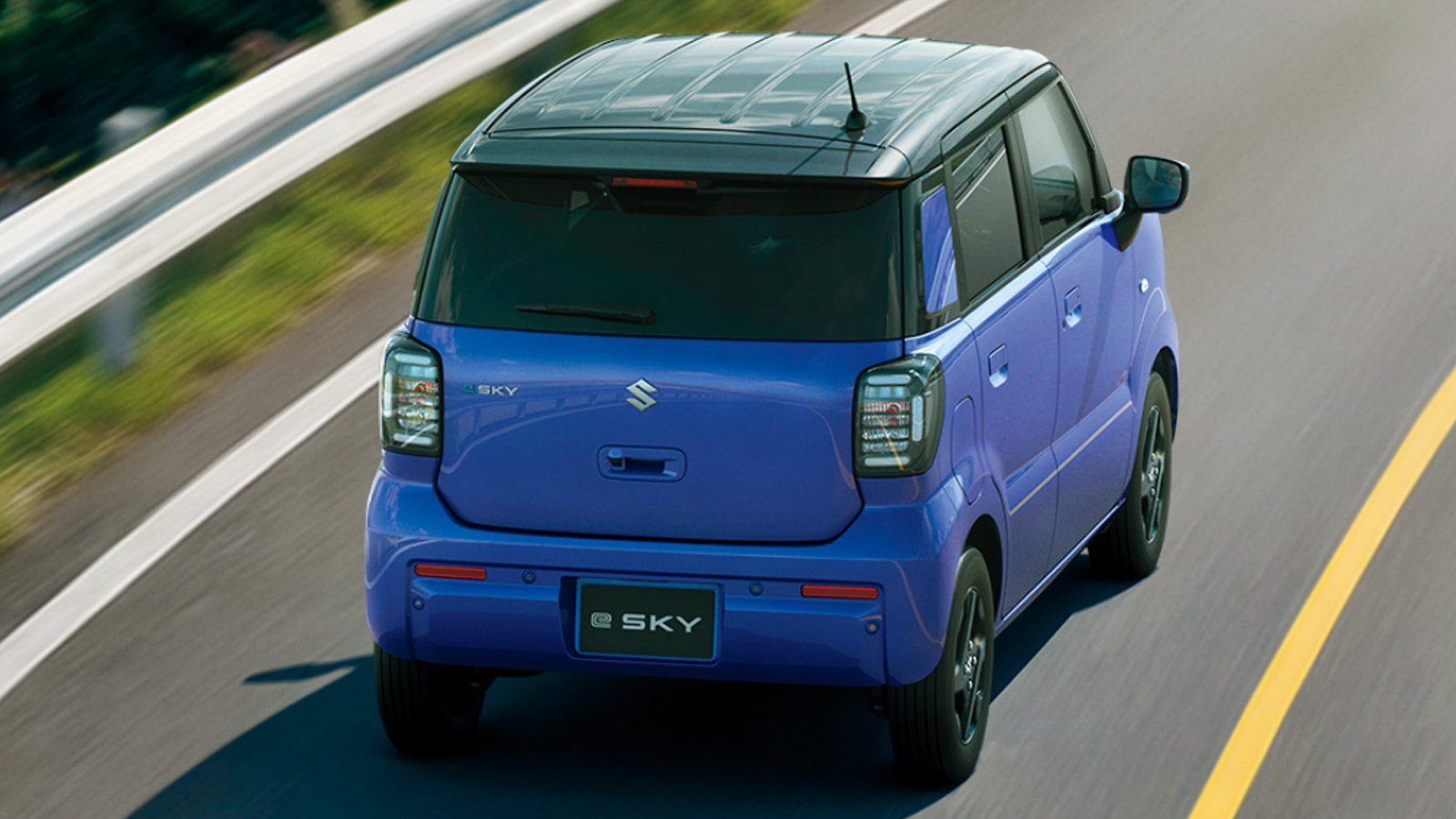 Suzuki e-Sky, que en Japón parte de 2,12 millones de yenes, unos 12.300 euros