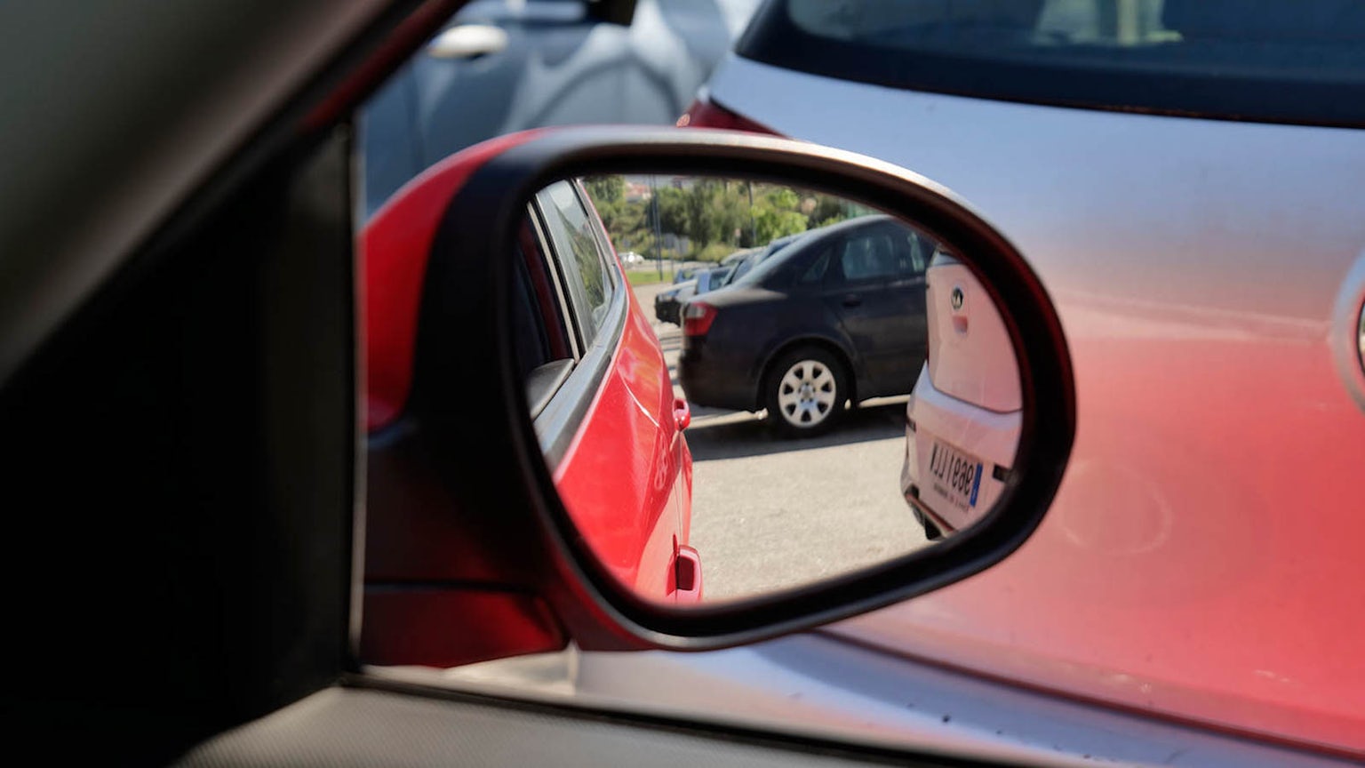 Cómo aparcar en batería Referencias y trucos carwow Cómo aparcar en batería Referencias y trucos carwow