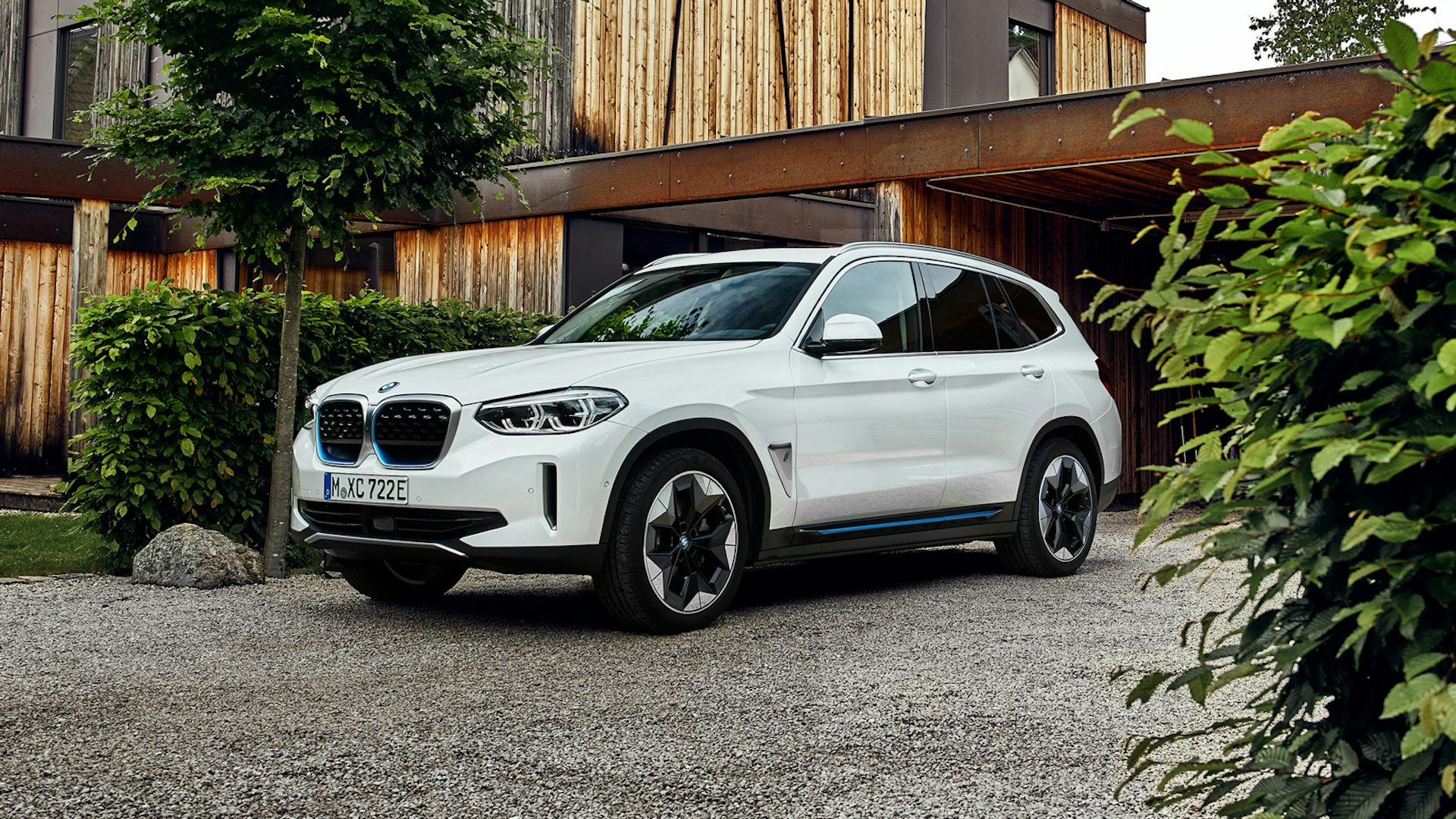 Comparativa: Tesla Model Y vs BMW iX3 ¿cuál es mejor? | carwow