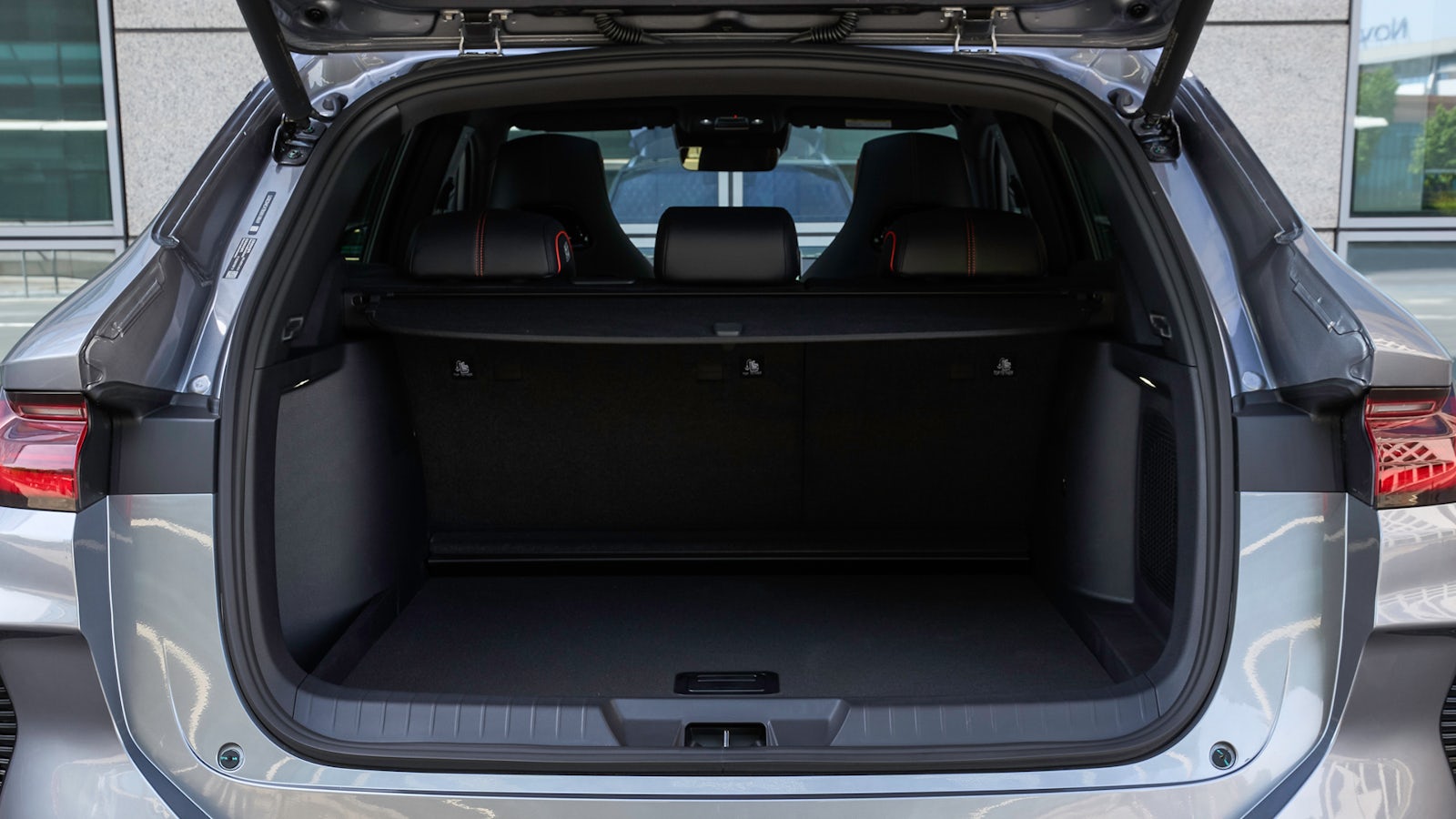 comparativa byd seal u dm-i vs ebro s800 phev